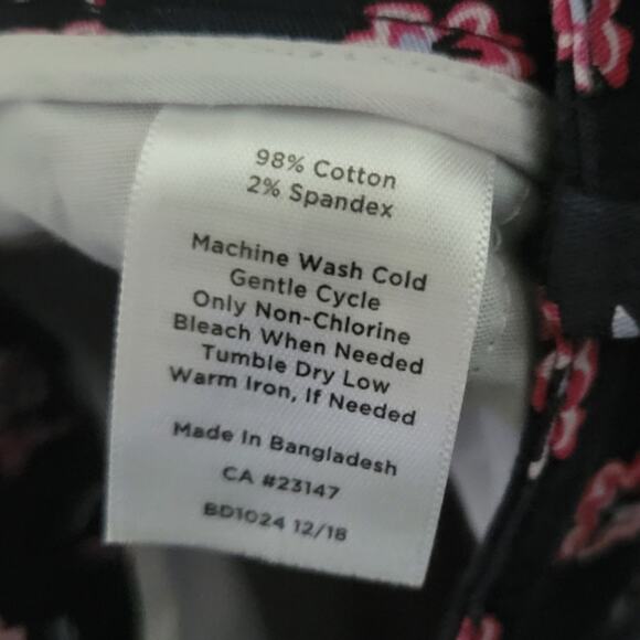 Talbots Perfect Summer Shorts Size 6P Bermuda Floral Navy Pink Cotton Blend - Picture 5 of 5